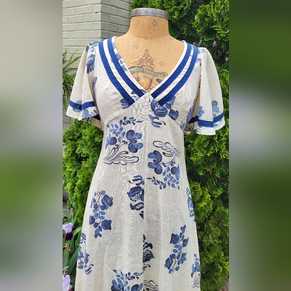 The Cottager for the Junior Cream and Blue Floral Vintage Maxi Dress - Picture 2 of 13